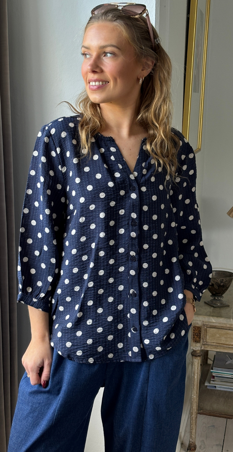 Alma bluse i krepp kvalitet med prikker navy blazer w. moonbeam Freequent