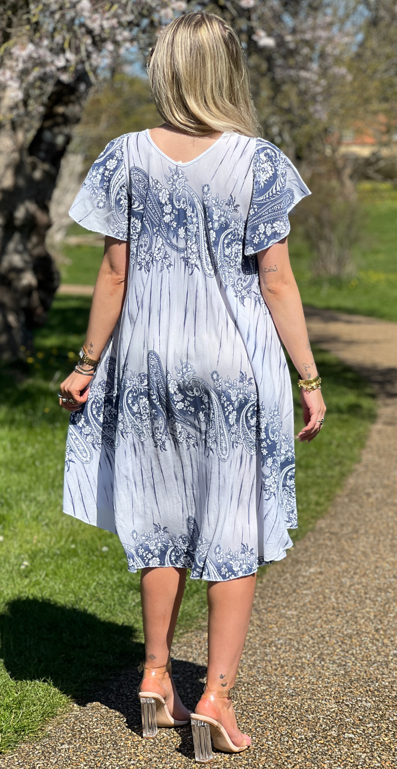 Leonora kortærmet kjole med paisley print hvid LikeLondon