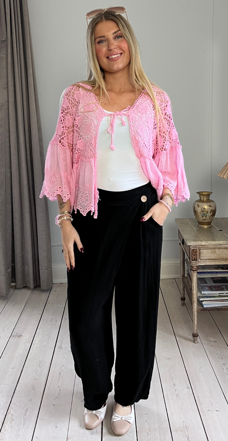 Carma hæklet bluse med blonder og bindelukning rosa LikeLondon