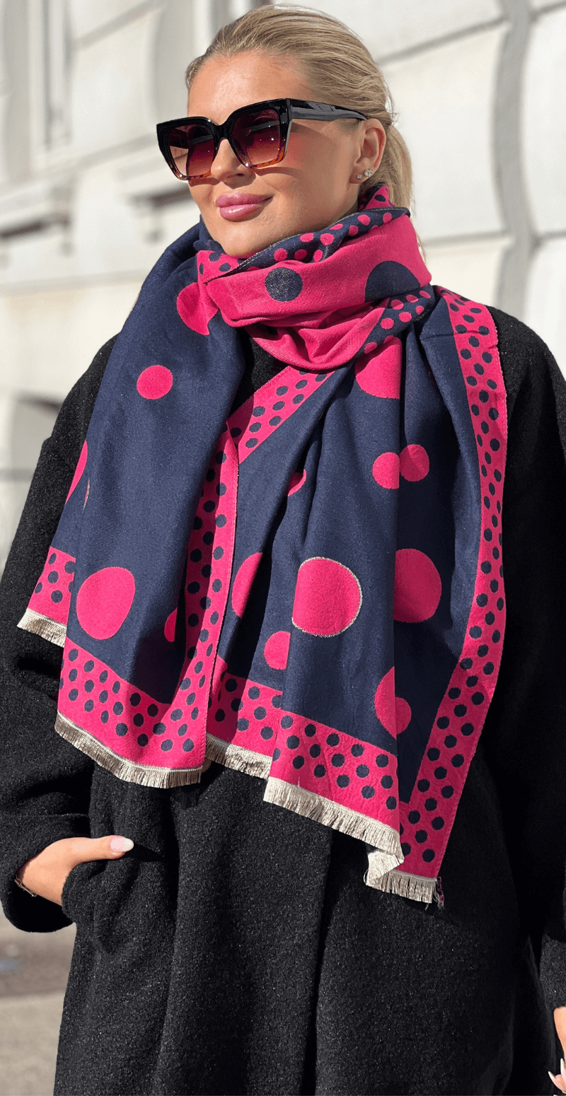 Tørklæde med små og store prikker navy/pink LikeLondon
