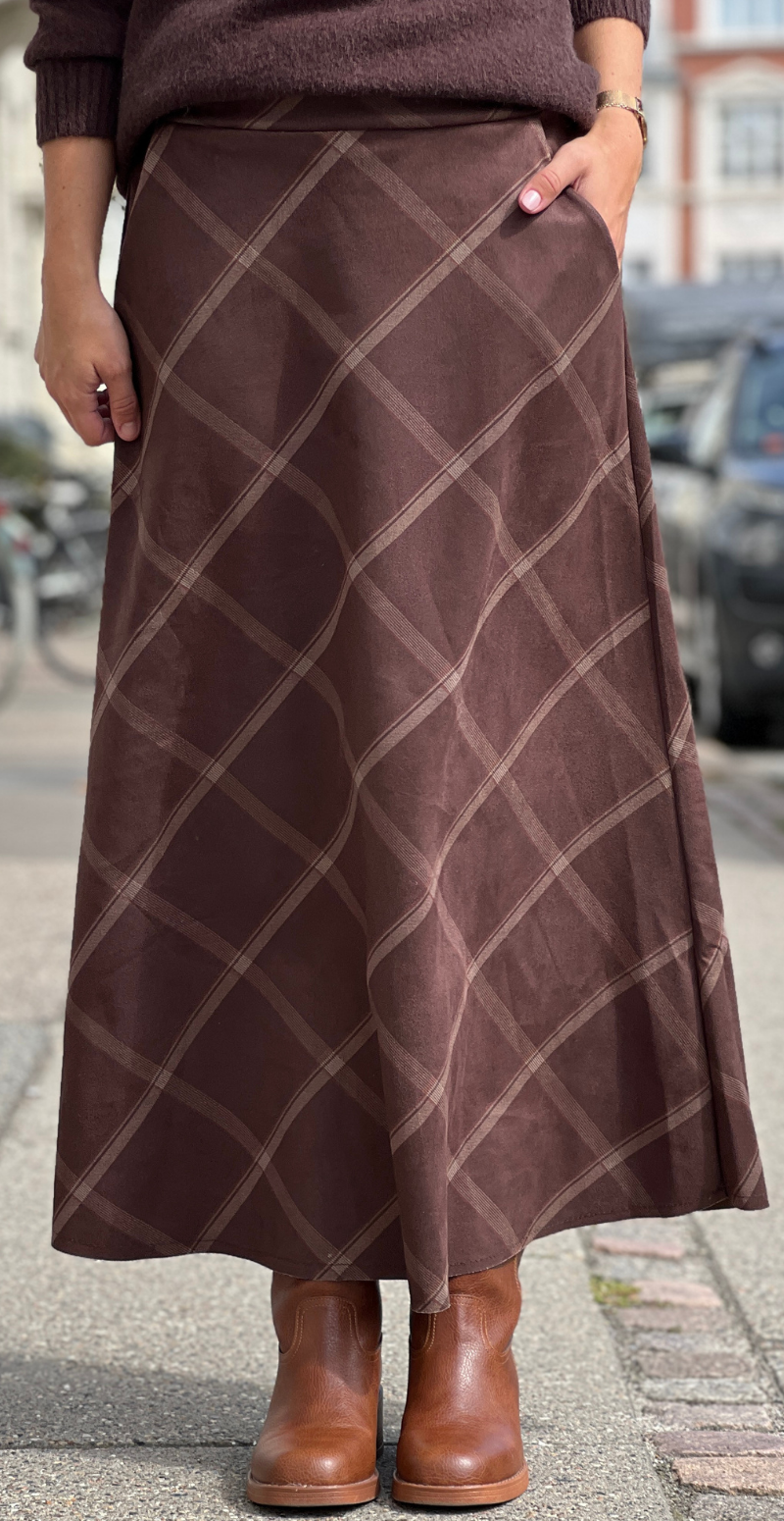 Ludwiga lang ternet nederdel med lommer i ruskind dark brown LikeLondon