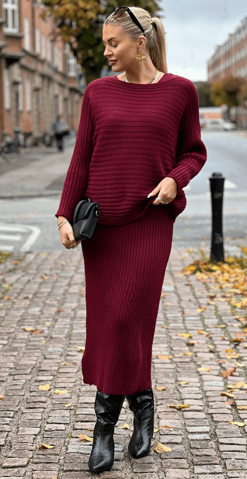 Forudbestil uge 47 Nala sæt med kjole og strik bordeaux LikeLondon