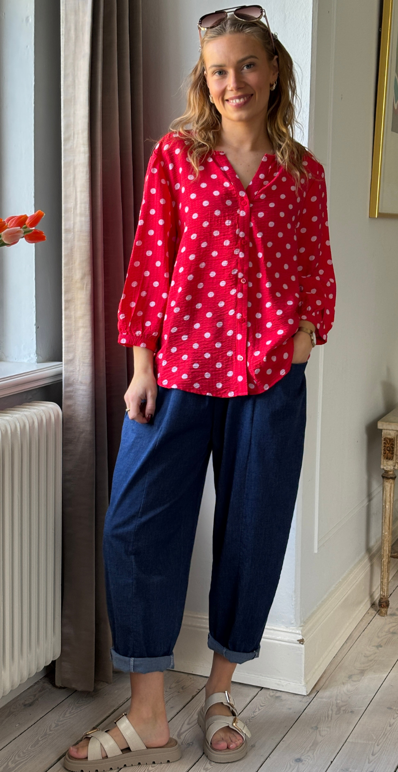 Alma bluse i krepp kvalitet med prikker true red w. sweet lilac Freequent
