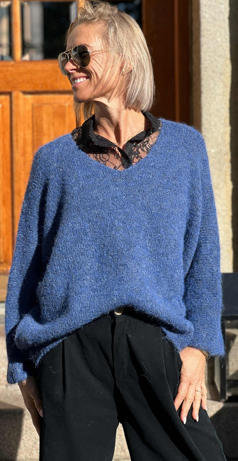 Magda meleret strik med v-hals jeans LikeLondon