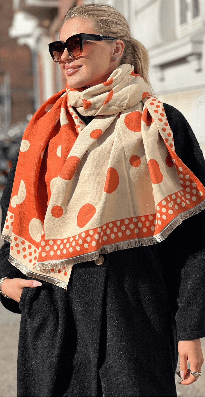 Tørklæde med små og store prikker orange LikeLondon