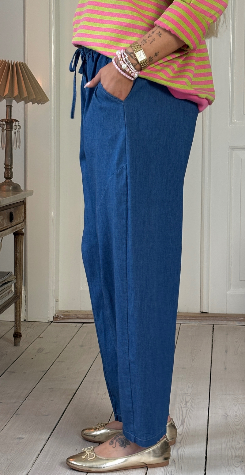 Vally let denim buks med elastik i taljen medium jeans LikeLondon