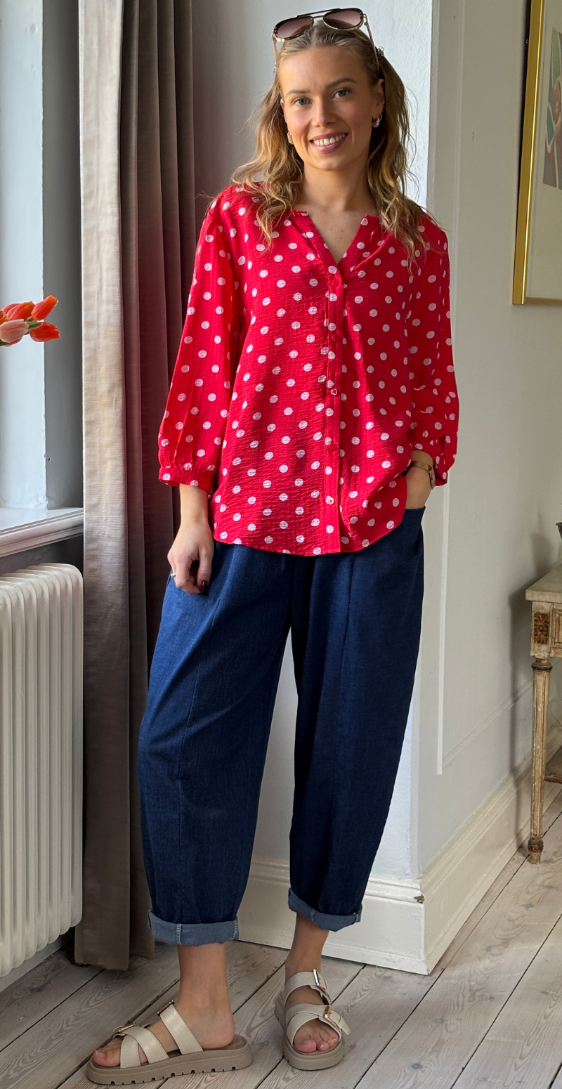 Alma bluse i krepp kvalitet med prikker true red w. sweet lilac Freequent