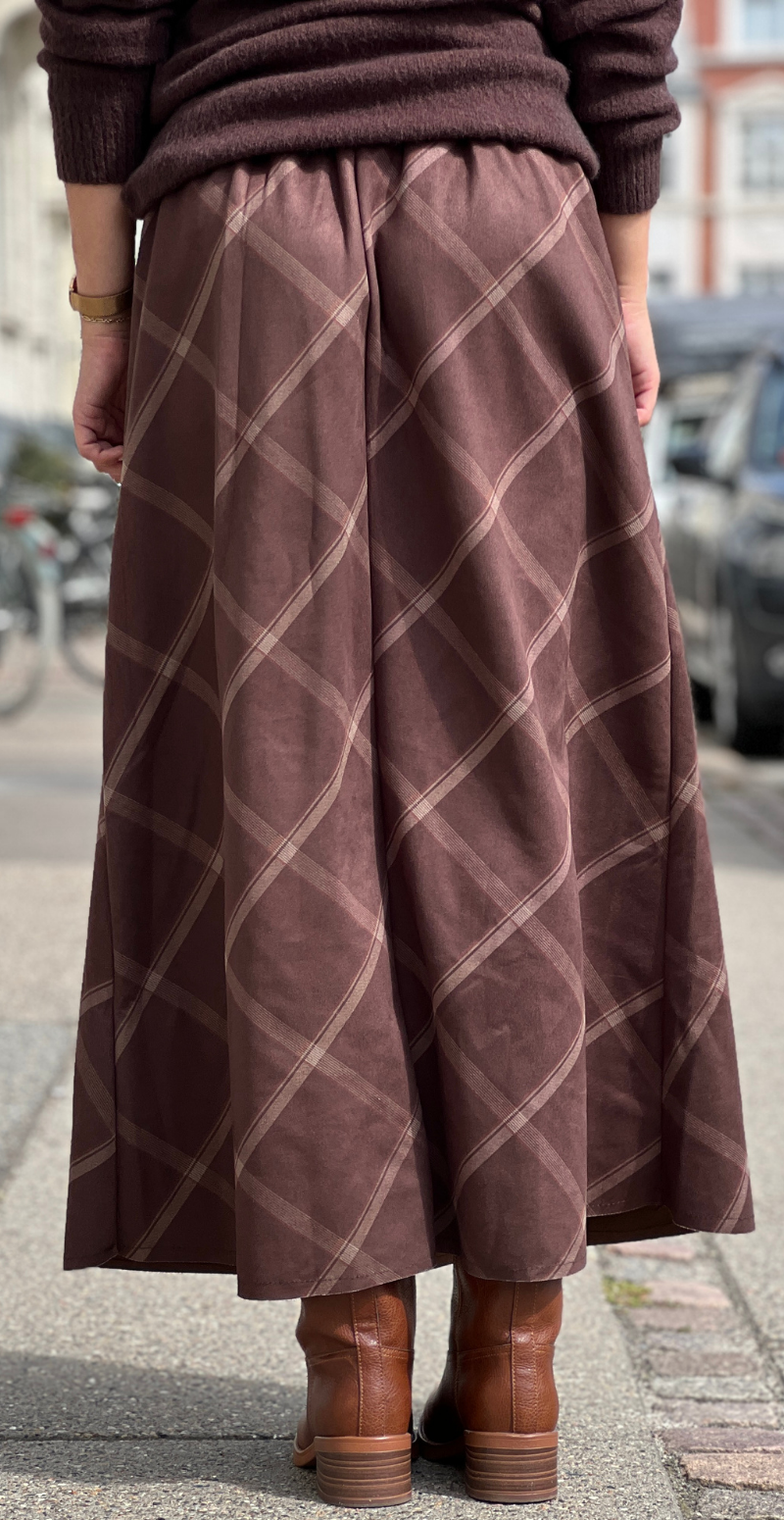 Ludwiga lang ternet nederdel med lommer i ruskind dark brown LikeLondon