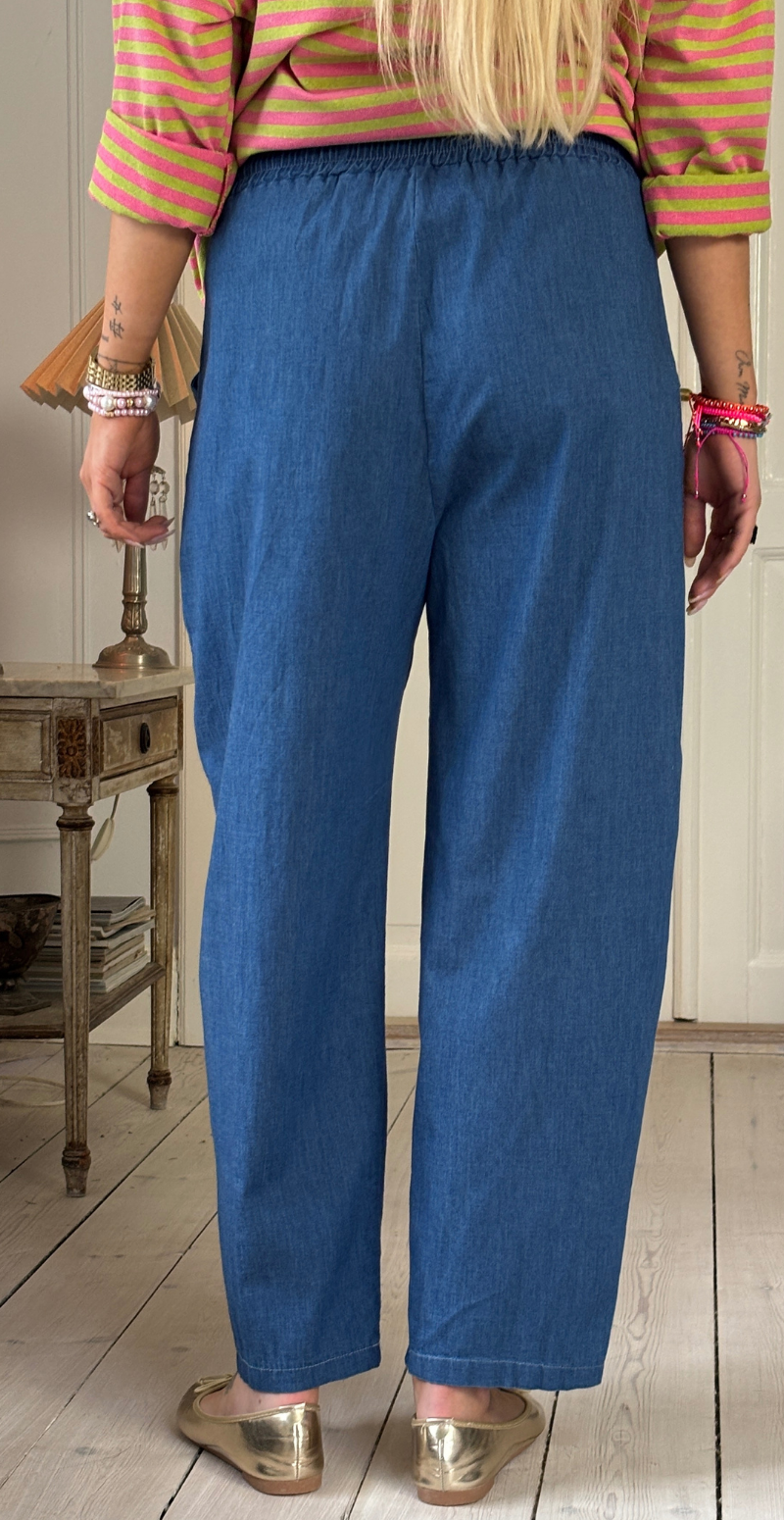 Vally let denim buks med elastik i taljen medium jeans LikeLondon