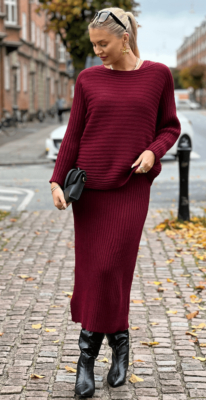 Forudbestil uge 47 Nala sæt med kjole og strik bordeaux LikeLondon