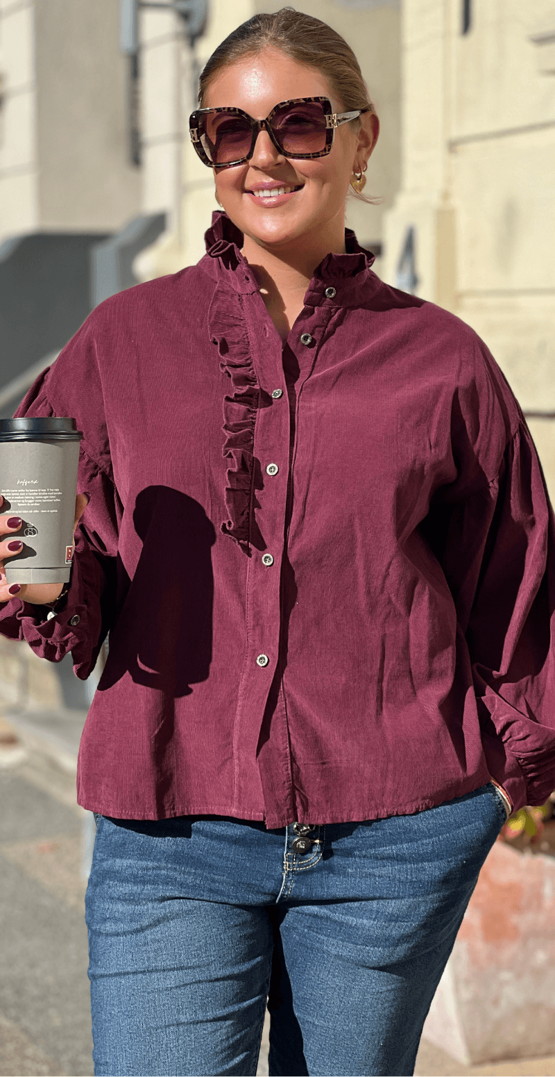Effie fløjlsskjorte med flæsedetalje bordeaux LikeLondon