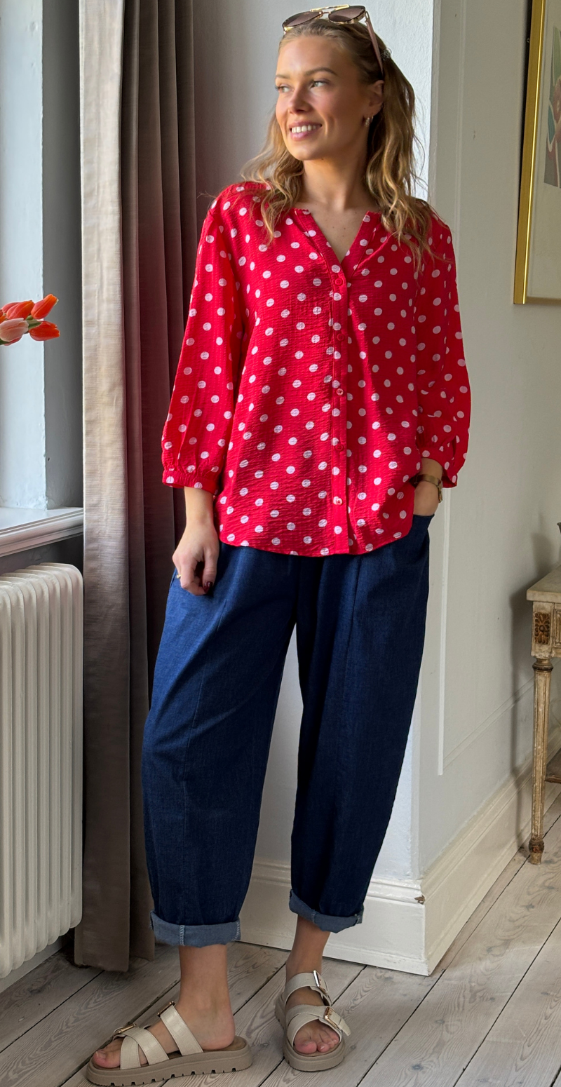 Alma bluse i krepp kvalitet med prikker true red w. sweet lilac Freequent