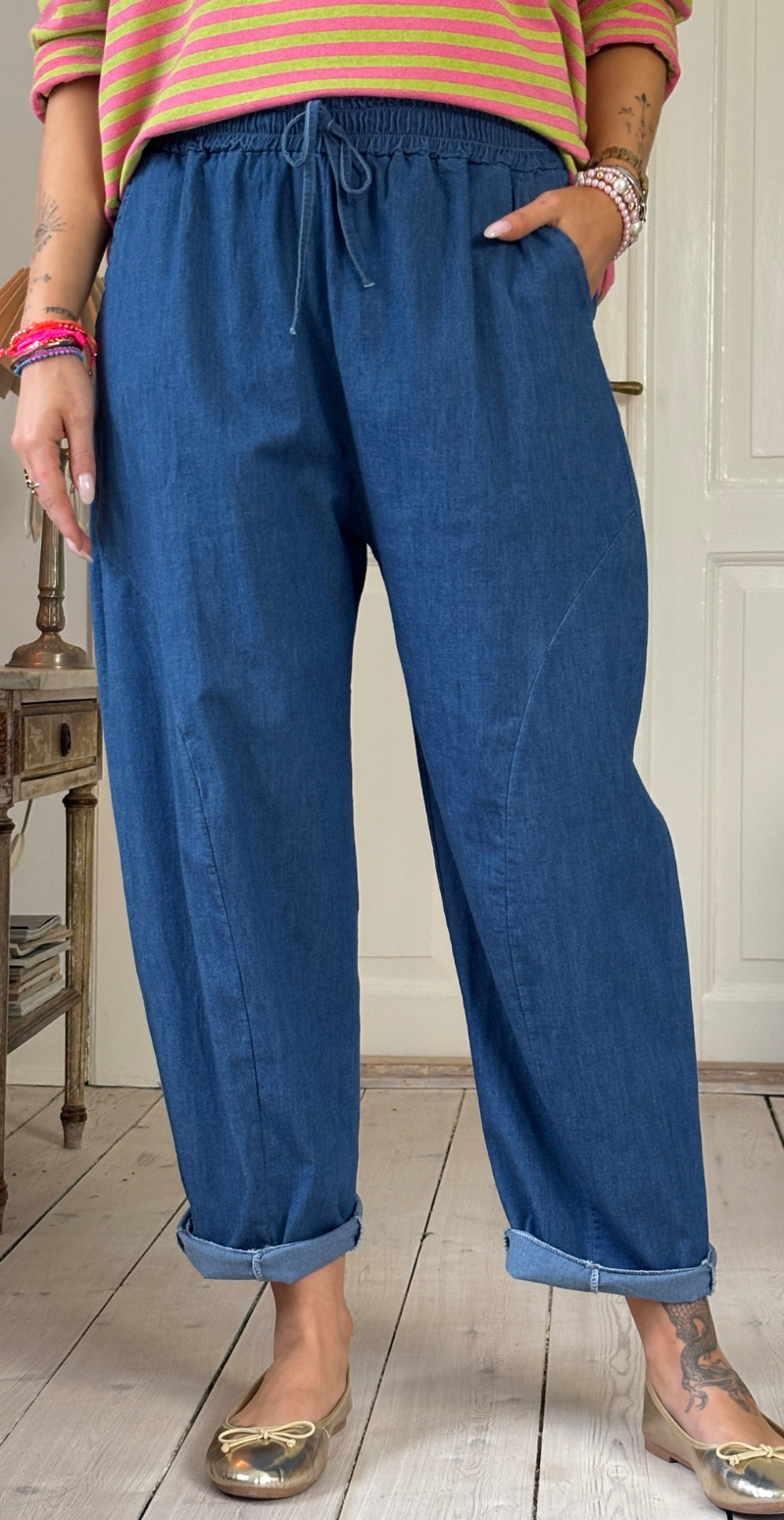 Vally let denim buks med elastik i taljen medium jeans LikeLondon