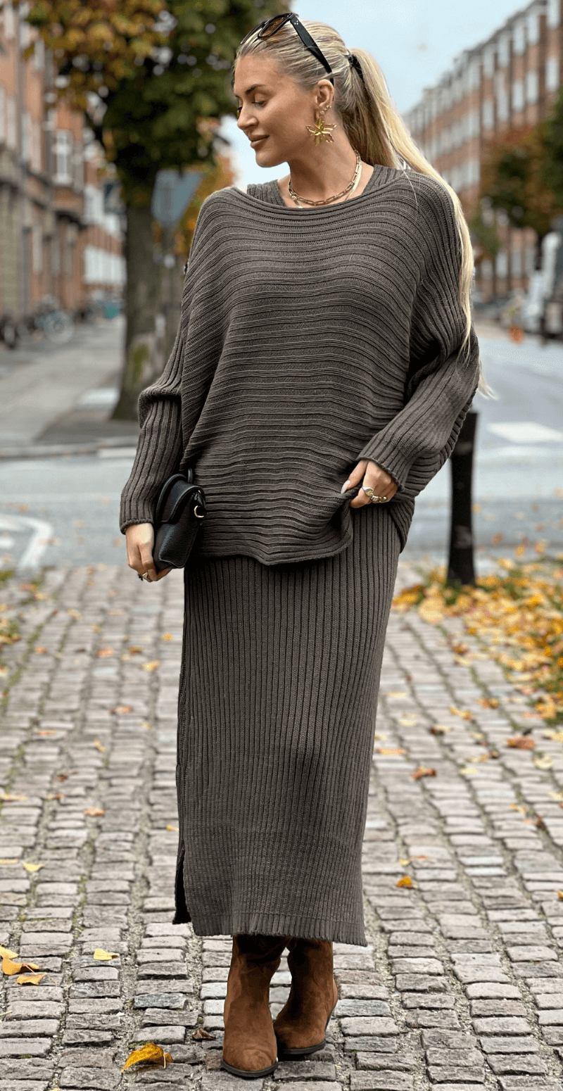 Forudbestil uge 47 Nala sæt med kjole og strik fango LikeLondon