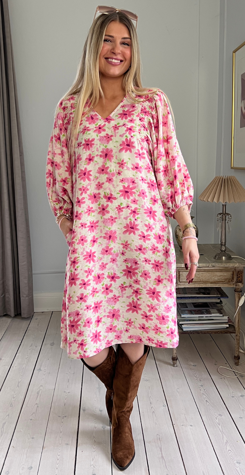 Jovi kjole med pufærmer og blomstermønster moonbeam w. sweet lilac Freequent