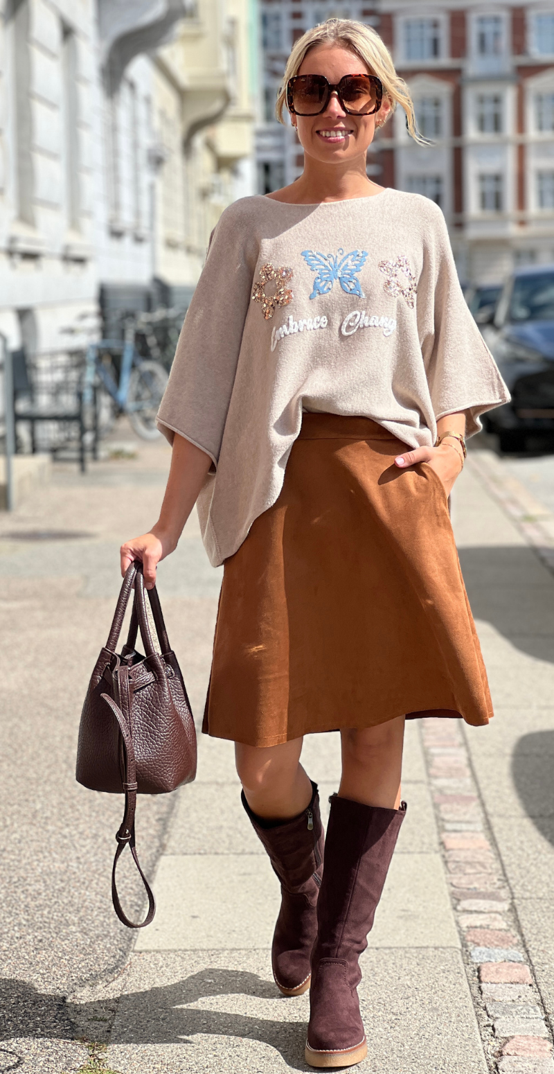Ronja kort nederdel i ruskind med skrålommer camel LikeLondon