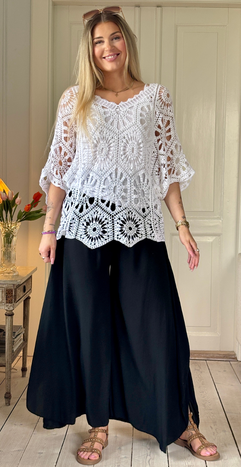 Talia bukser med vidde og slidser i benene sort LikeLondon