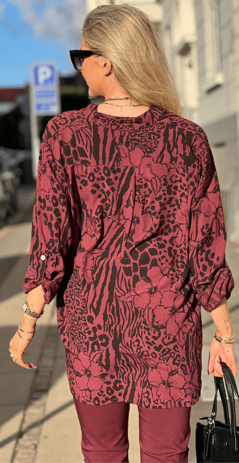 Justine bluse med blomster og leopardmønster bordeaux LikeLondon