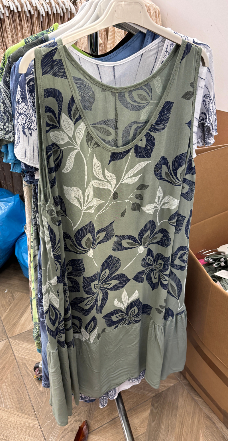 Forudbestilling uge 21 Safira kjole med peplum og blomsterprint khaki LikeLondon