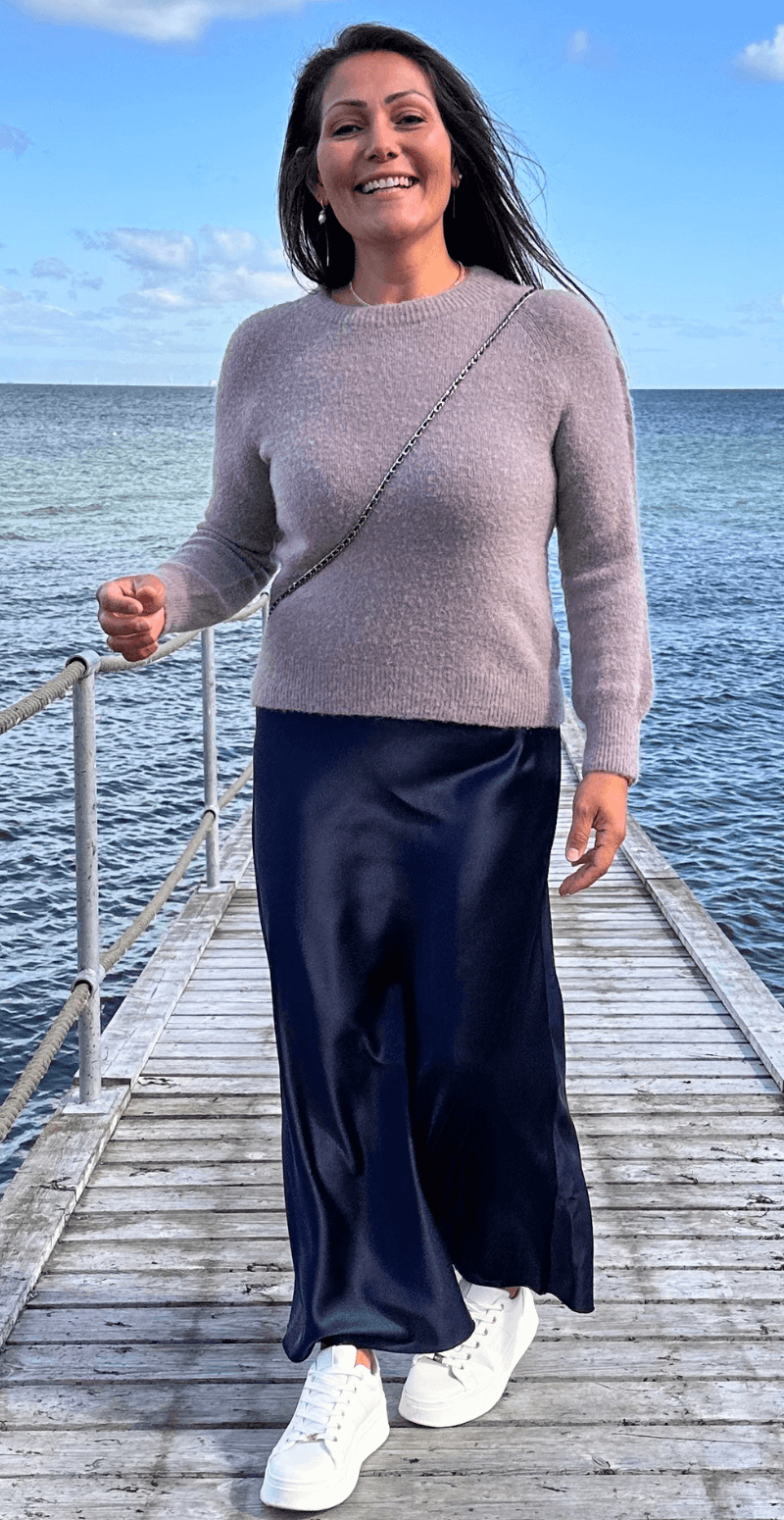 Cissi satin nederdel navy LikeLondon By Christina