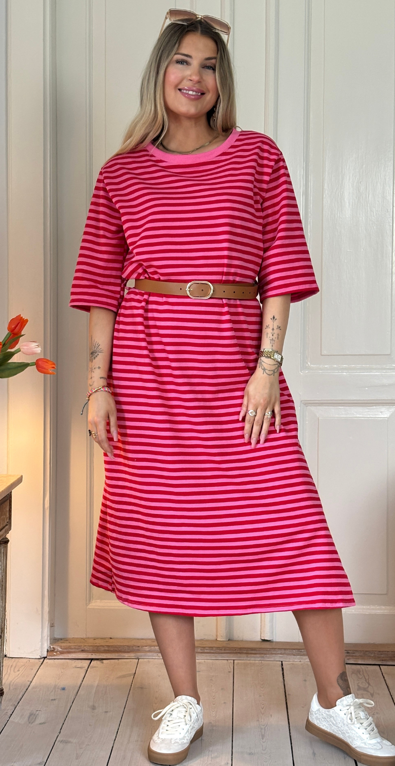 Forudbestil uge 13 Zenia kjole med striber i pink/rød LikeLondon