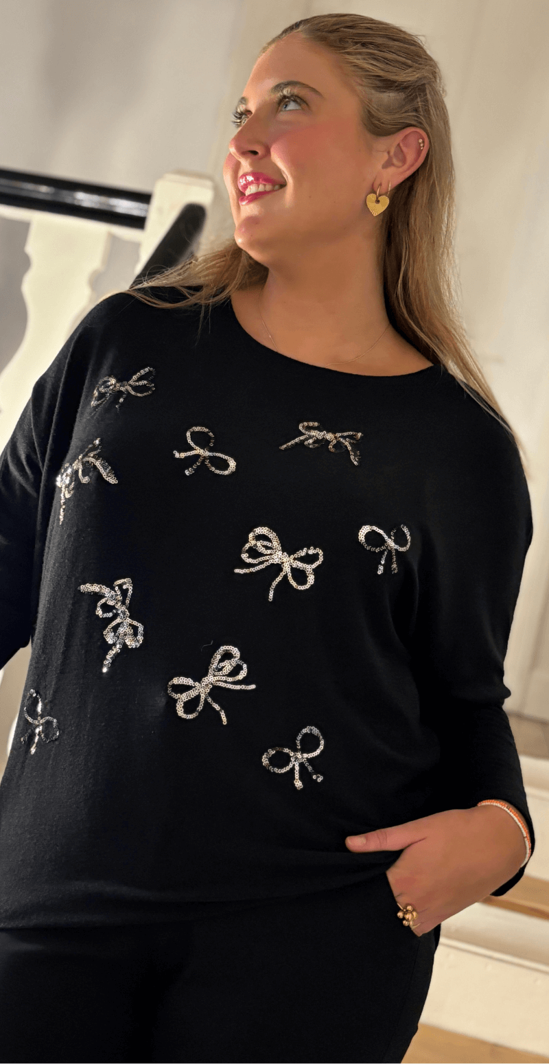 Madelene bluse med små paillet sløjfer sort LikeLondon