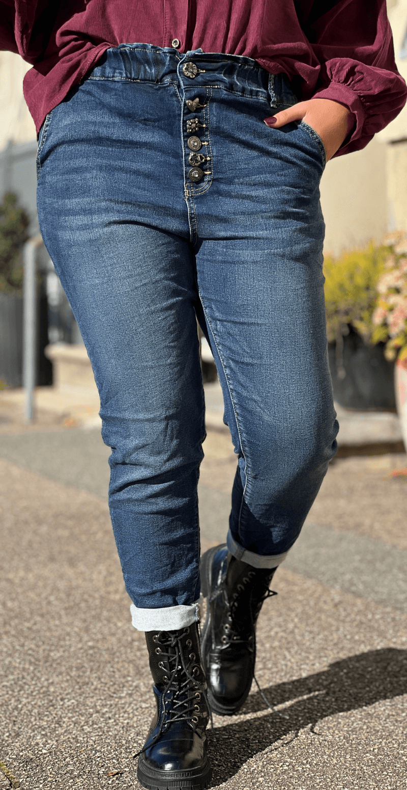 Janice jeans med smykke detaljer på knapperne LikeLondon