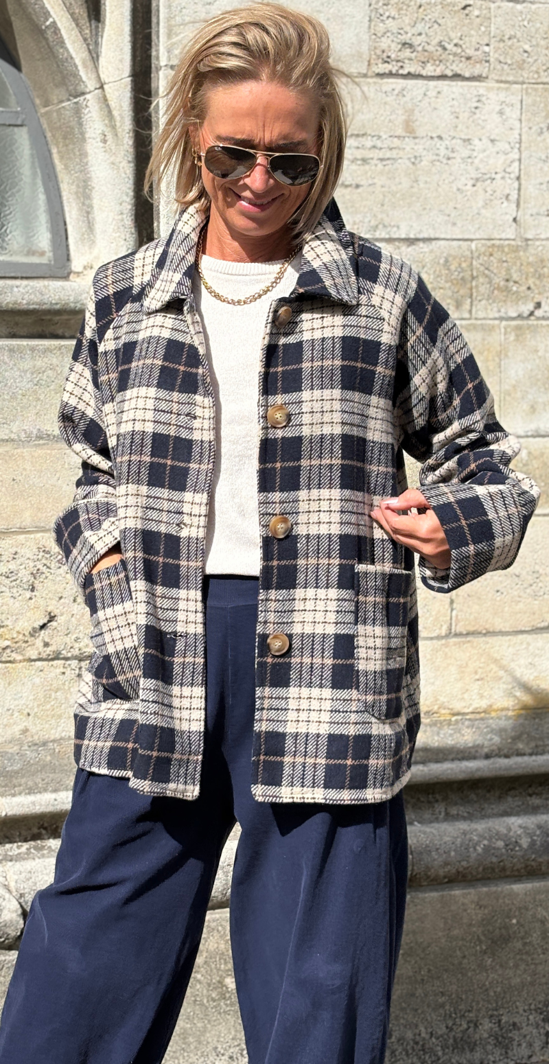Gabby ternet jakke med store knapper navy LikeLondon