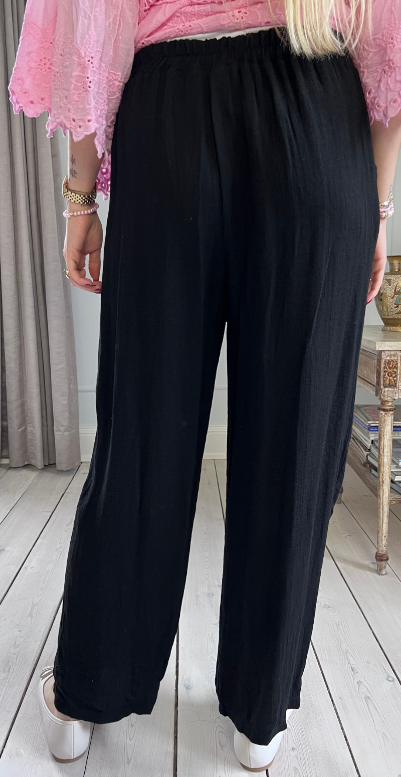 Normi bukser med træknap og slå-om effekt sort LikeLondon