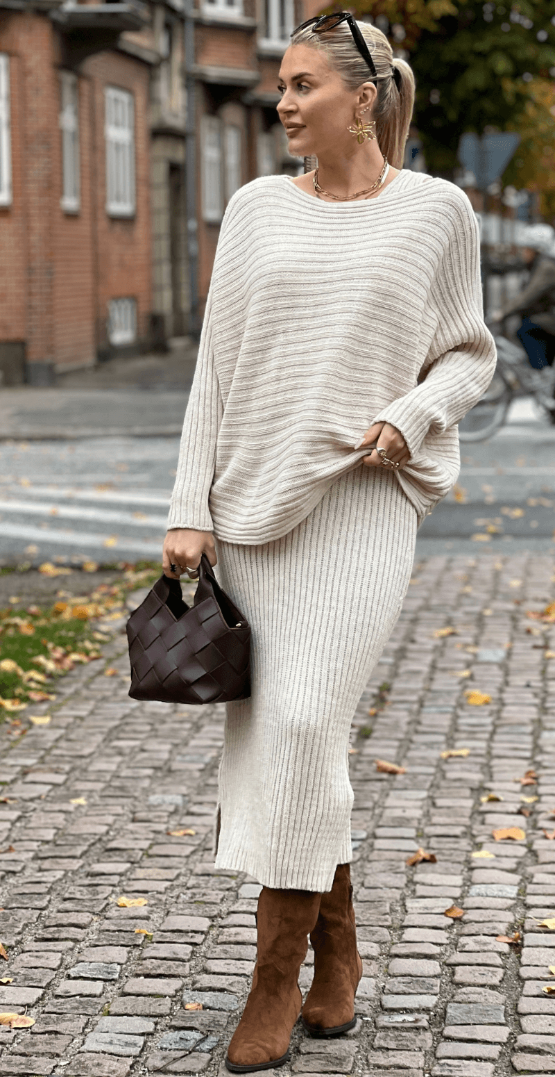 Nala sæt med kjole og strik beige LikeLondon