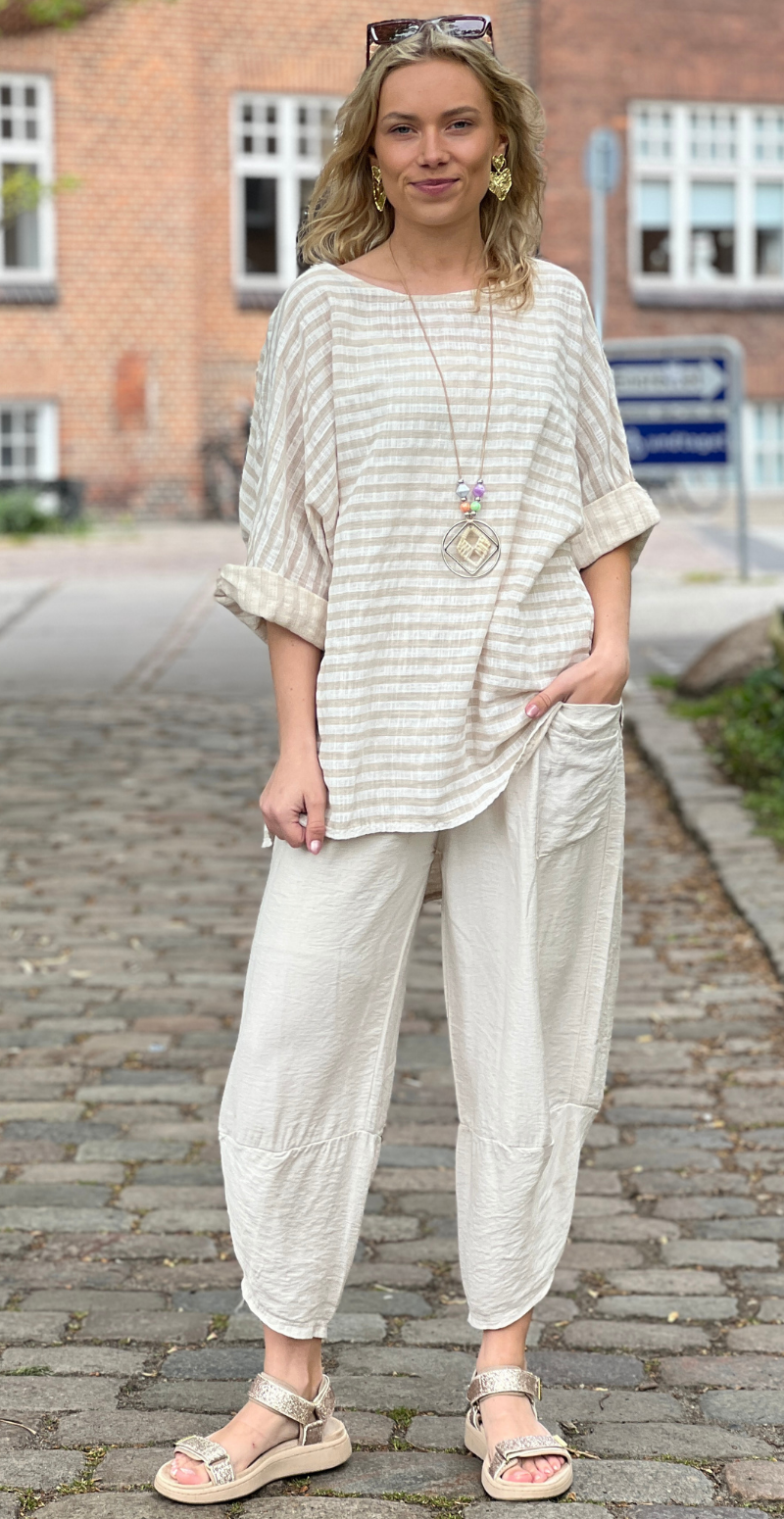 Oline bluse med striber og halskæde beige LikeLondon