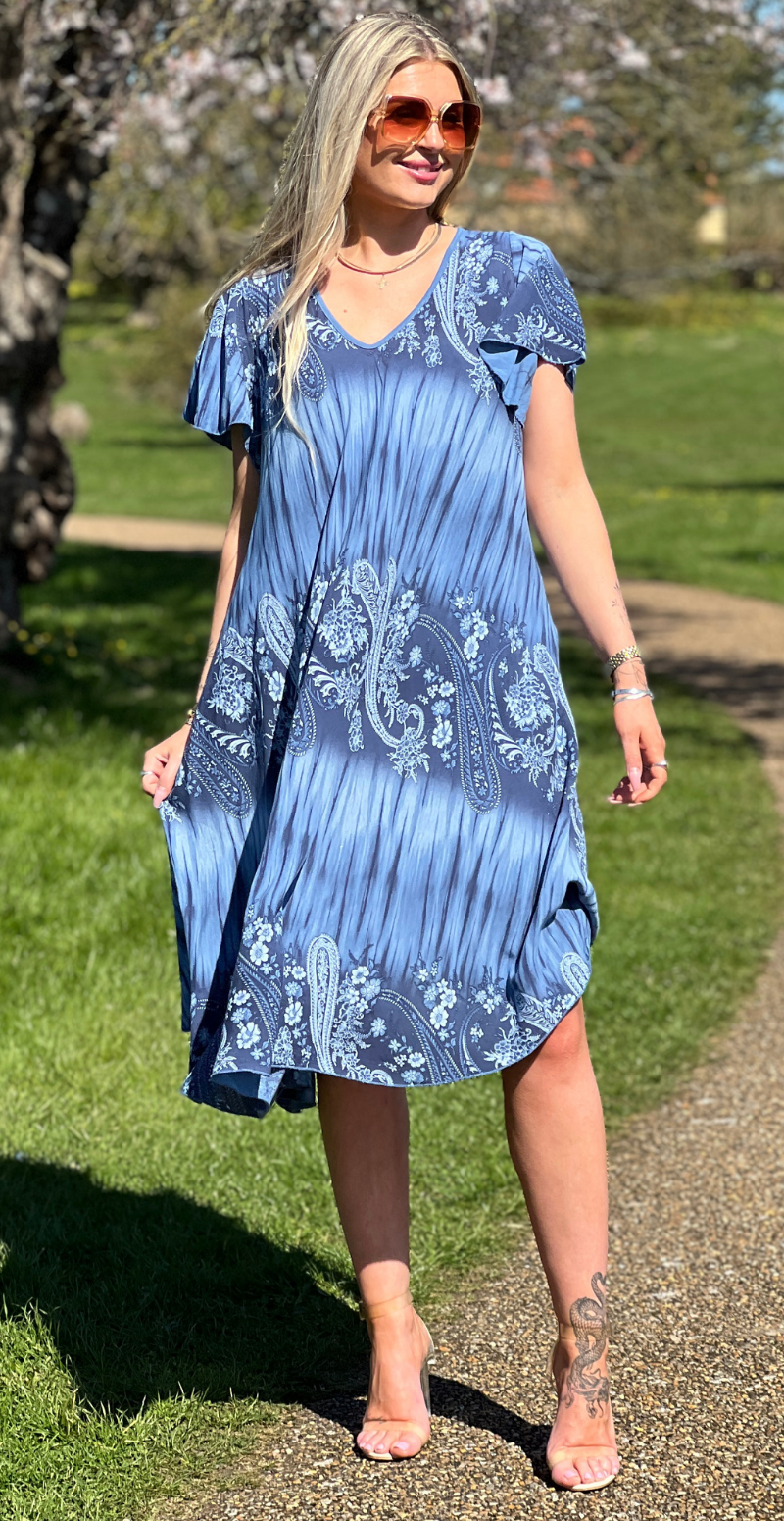 Leonora kortærmet kjole med paisley print jeans LikeLondon