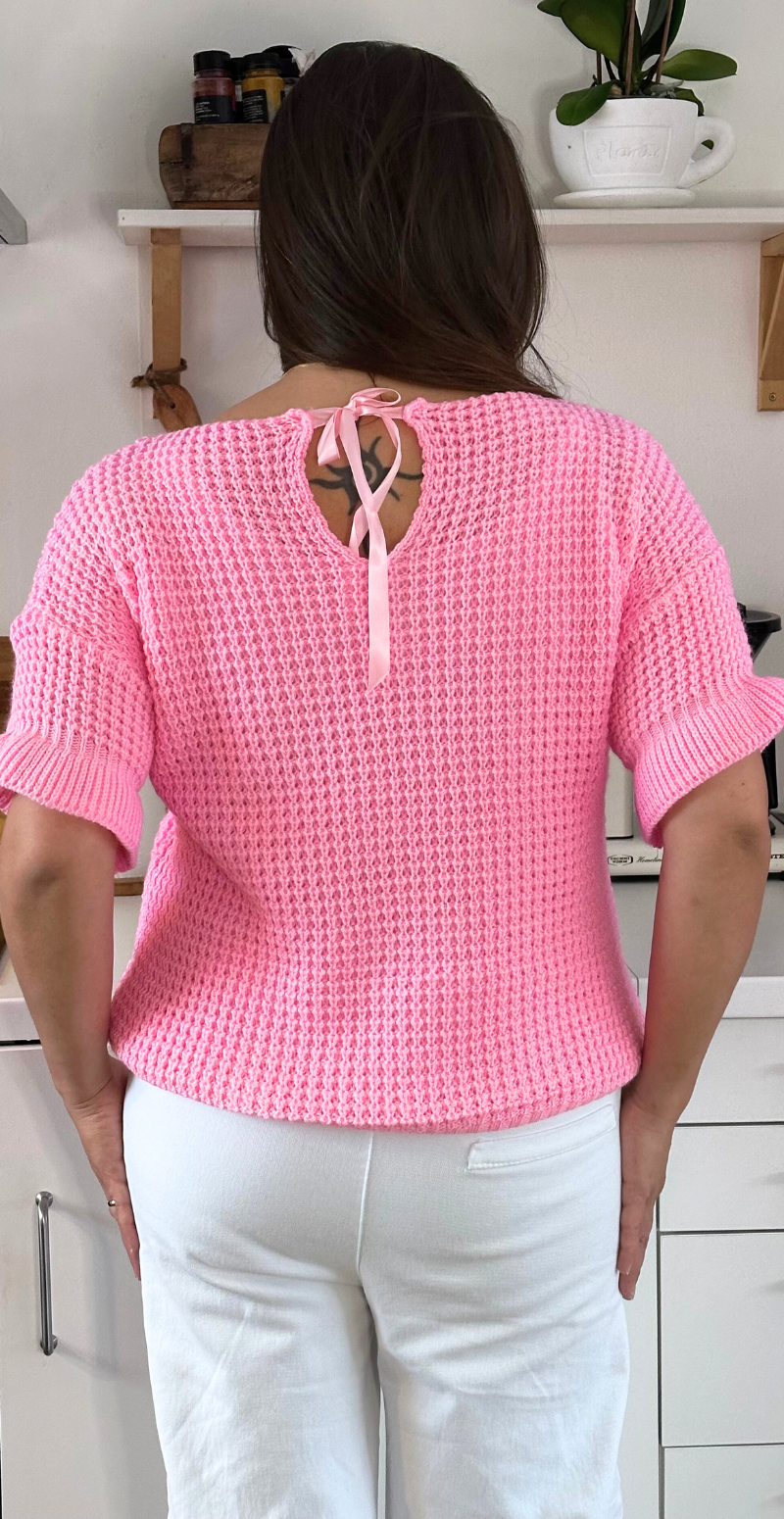 Chia strikbluse med kort flæseærme pink LikeLondon