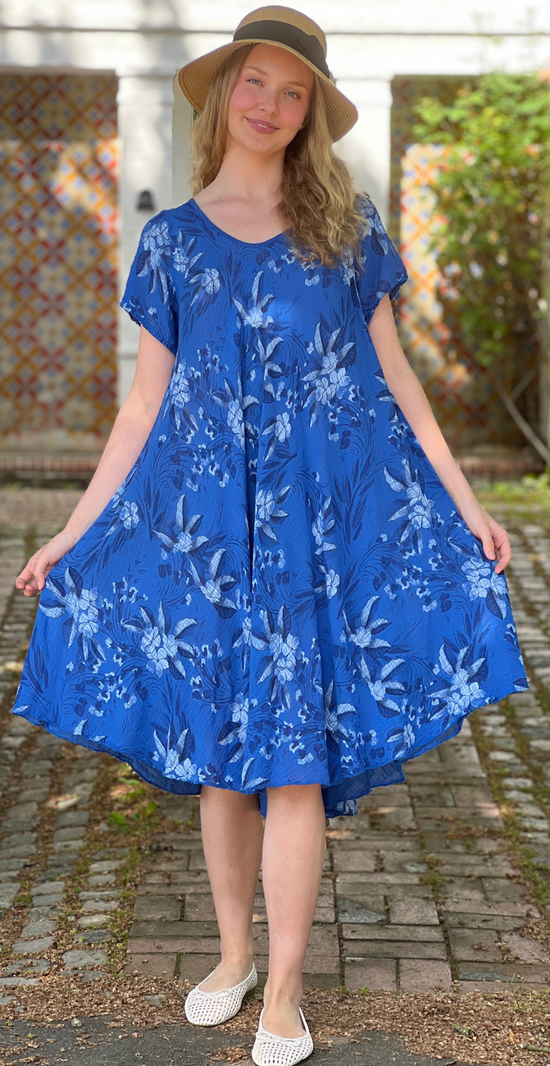 Luli kjole med blomstret mønster royal blue LikeLondon