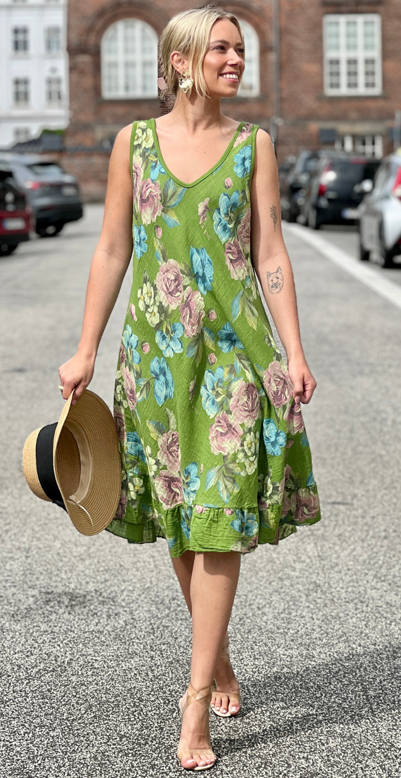 Iben kjole med blomsterprint og peplum grøn LikeLondon