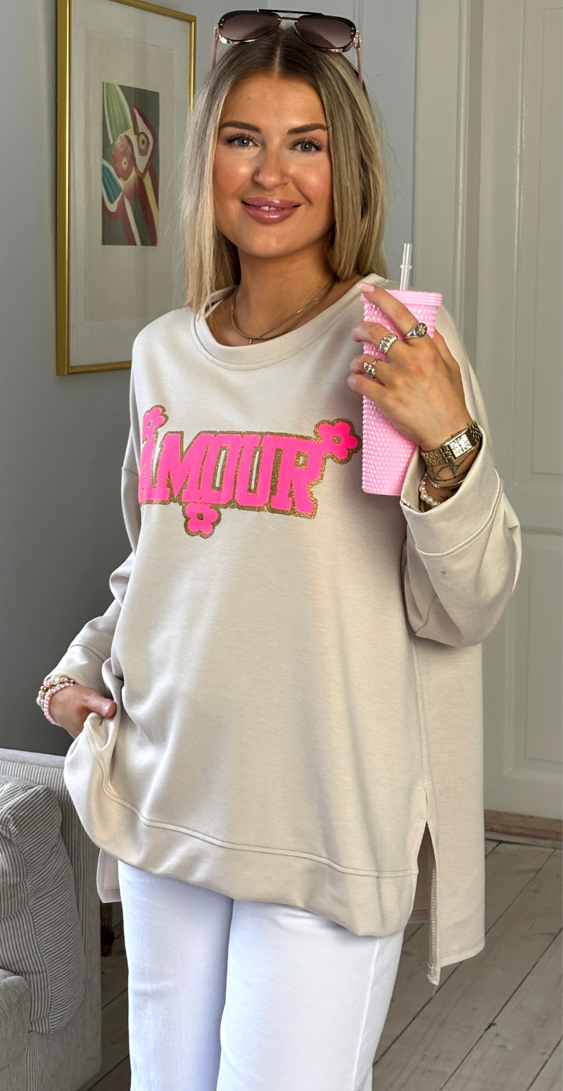 Allie sweatshirt med rund hals og "Amour" beige LikeLondon
