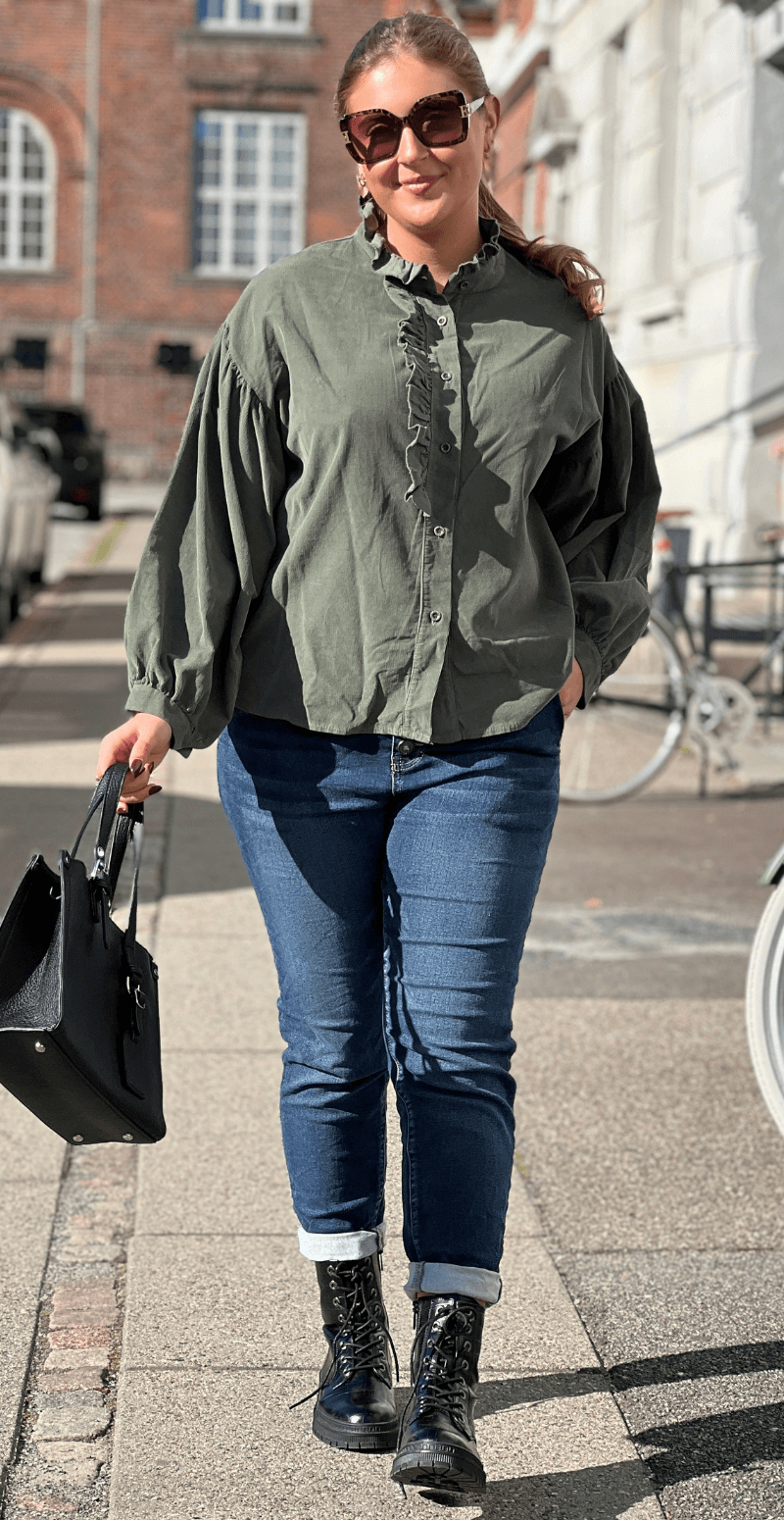 Effie fløjlsskjorte med flæsedetalje khaki LikeLondon