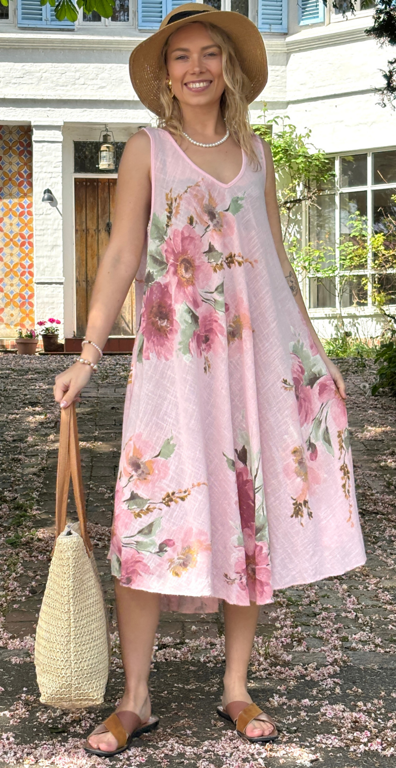 Faye kjole med brede stropper og blomstermotiv rosa LikeLondon