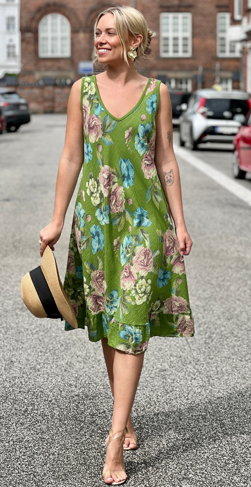 Iben kjole med blomsterprint og peplum grøn LikeLondon