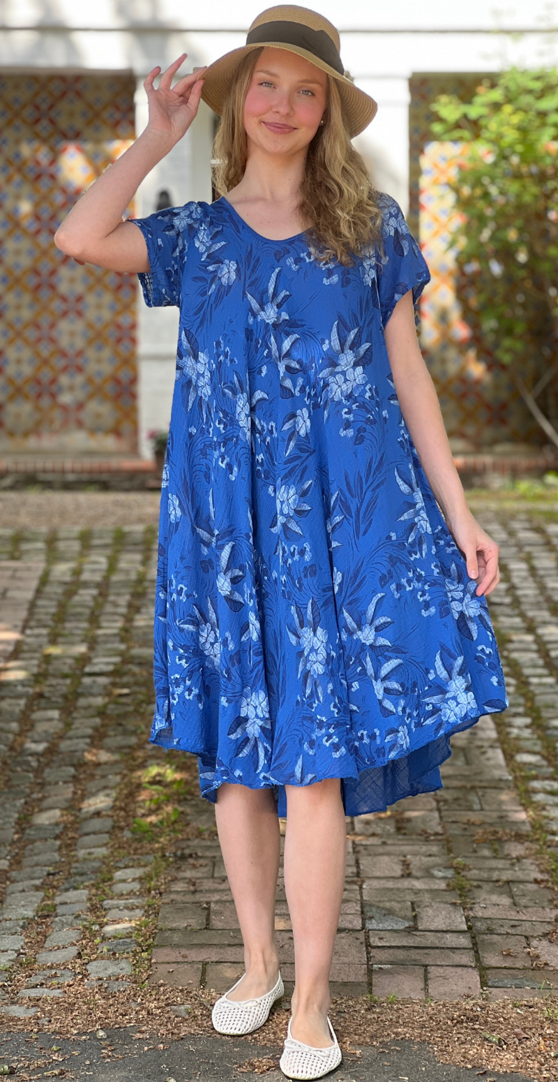 Luli kjole med blomstret mønster royal blue LikeLondon