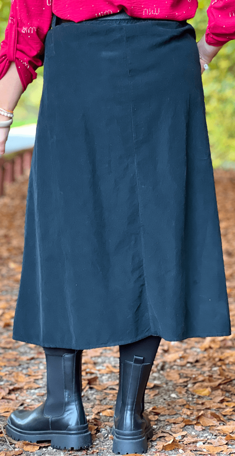 Baily fløjlsnederdel med lommer og bælte sort LikeLondon