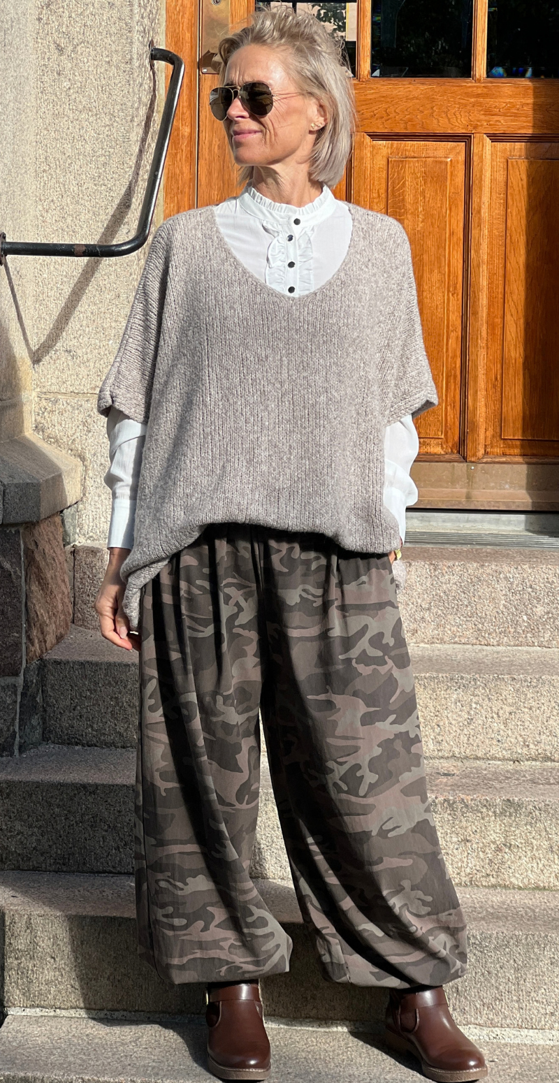 Sigga strikket oversized vest med v-hals fango LikeLondon