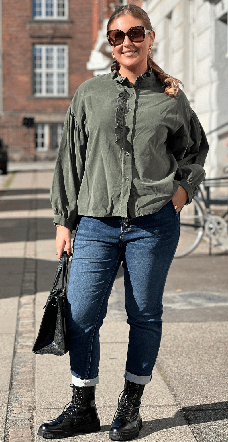 Effie fløjlsskjorte med flæsedetalje khaki LikeLondon