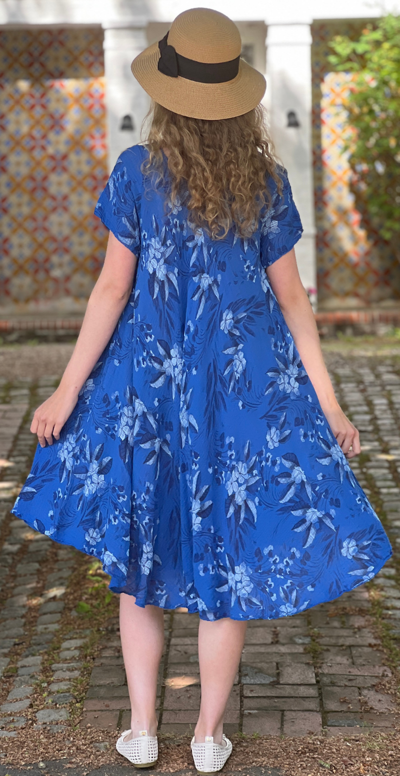 Luli kjole med blomstret mønster royal blue LikeLondon