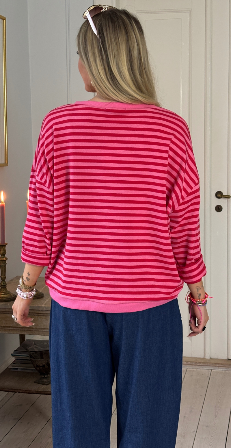 Zenia bluse i oversized pasform med striber rød/pink LikeLondon