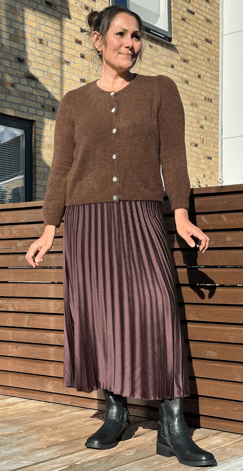 Celeste uld cardigan med perlemorsknapper brun LikeLondon By Christina