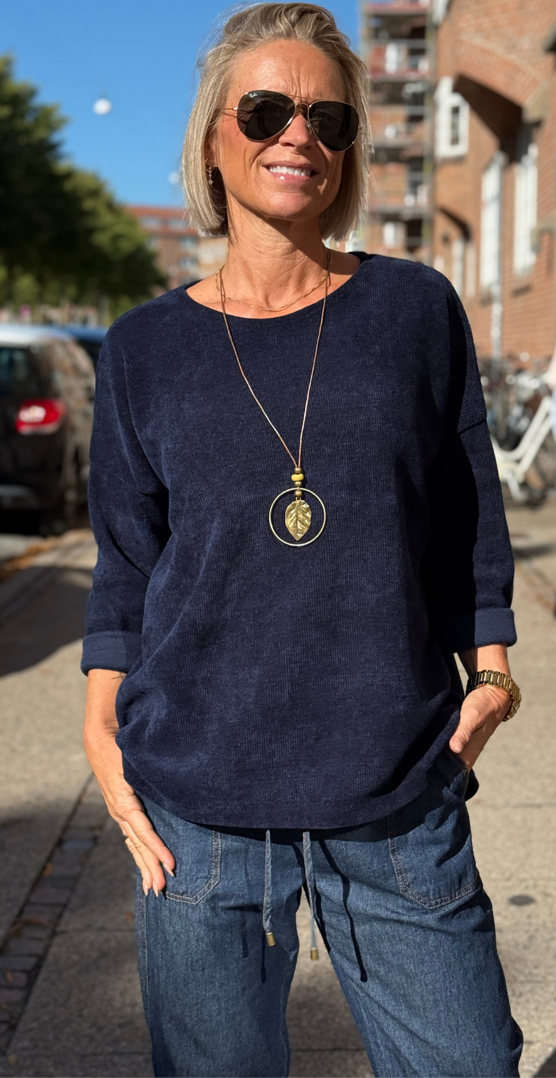 Maren bluse i velour og halskæde navy LikeLondon
