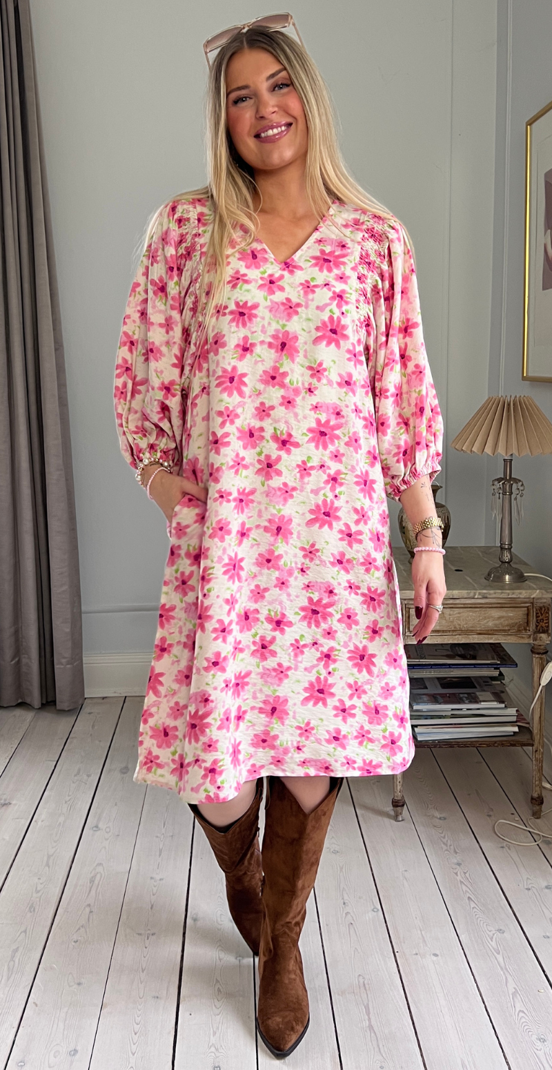 Jovi kjole med pufærmer og blomstermønster moonbeam w. sweet lilac Freequent