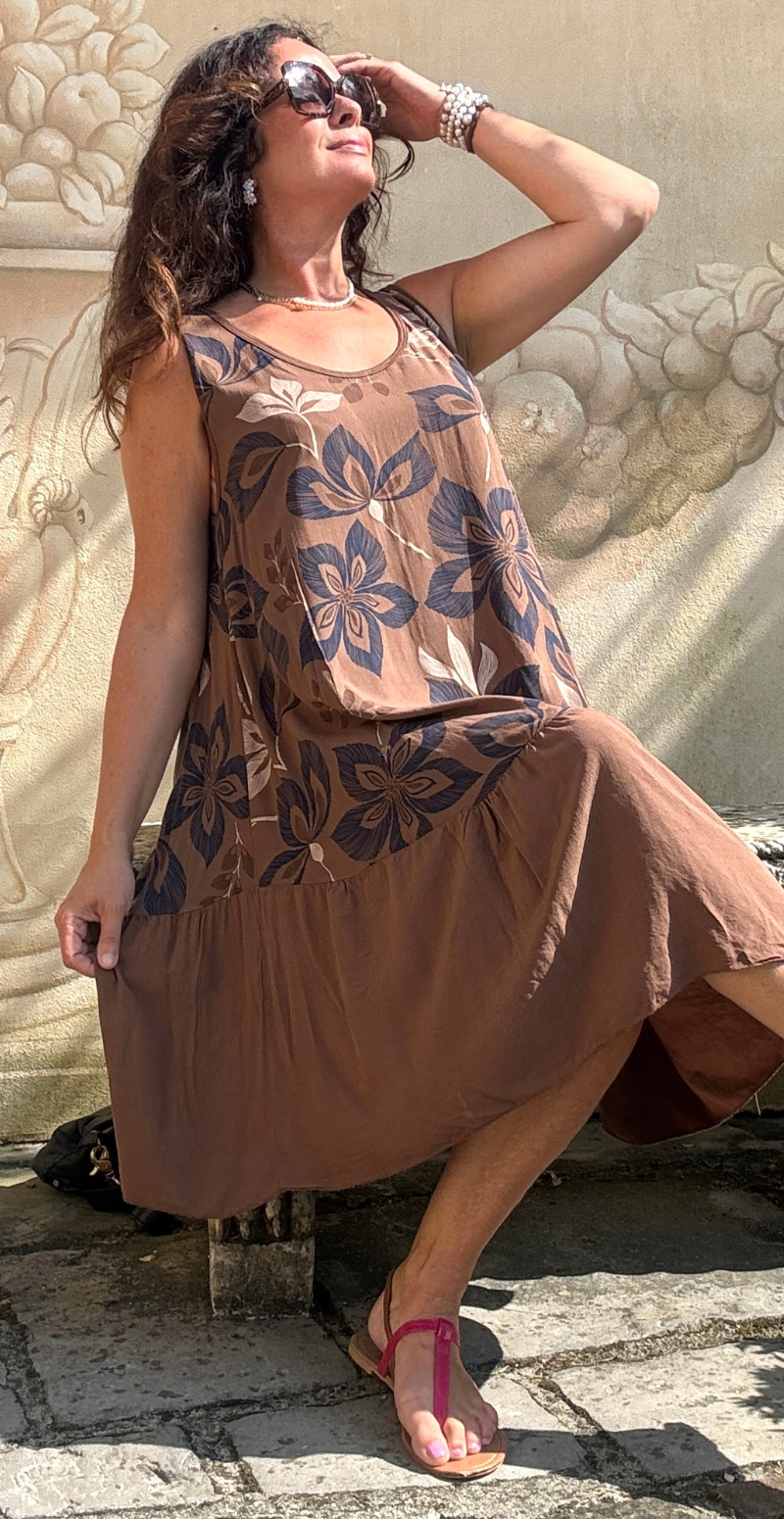 Forudbestilling uge 21 Safira kjole med peplum og blomsterprint brun LikeLondon
