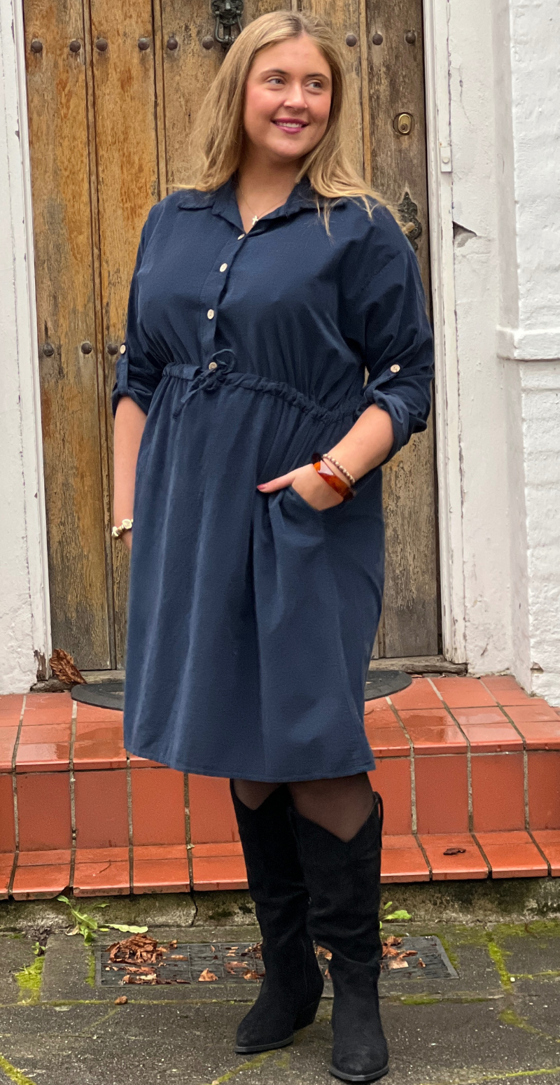 Silvia fløjlskjole med snøre i taljen navy LikeLondon